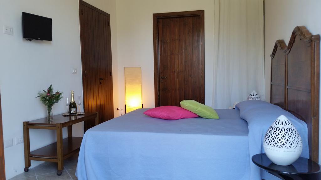 Agriturismo Occhineri بورتو سيساريو الغرفة الصورة